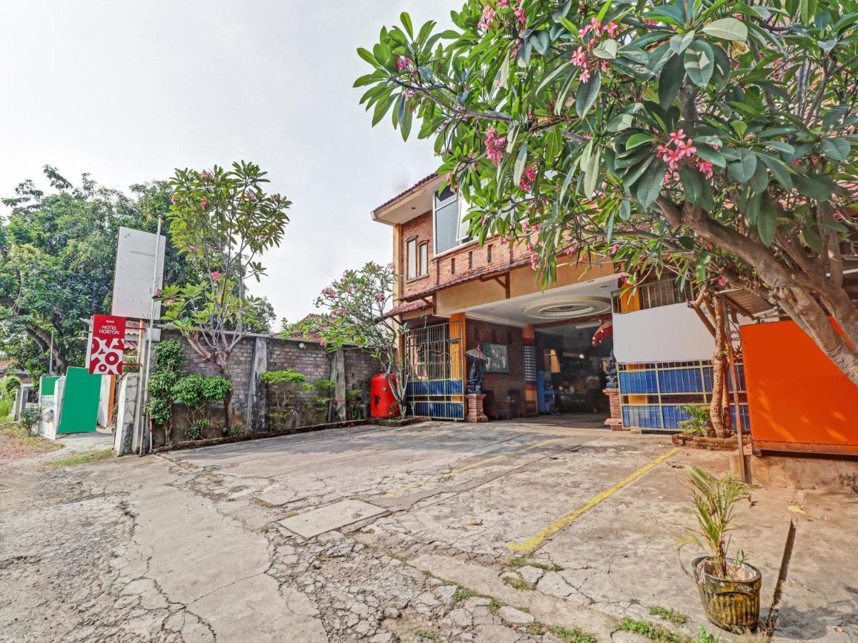 Oyo 90408 Hotel Horton Cirebon Exterior foto