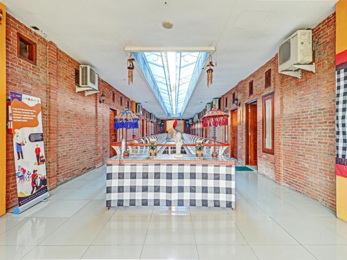 Oyo 90408 Hotel Horton Cirebon Exterior foto